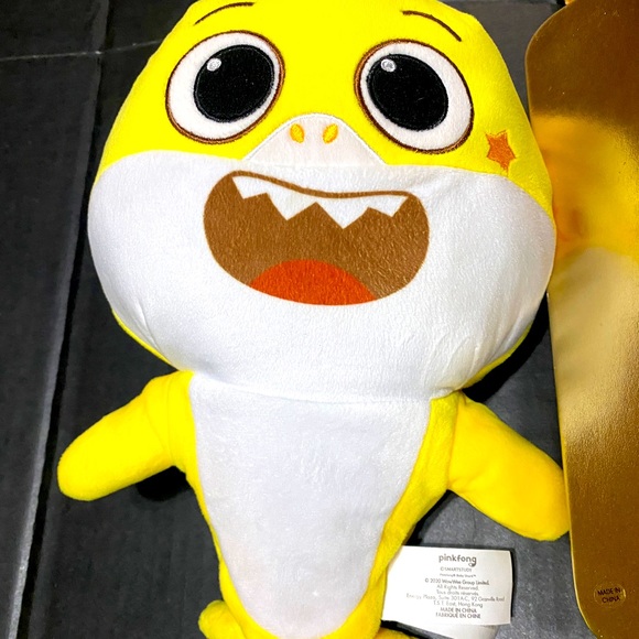 BABY SHARK SINGING & DANCING 2020 PLUSH WOW WEE EMBROIDERED WORKS! - Picture 2 of 14